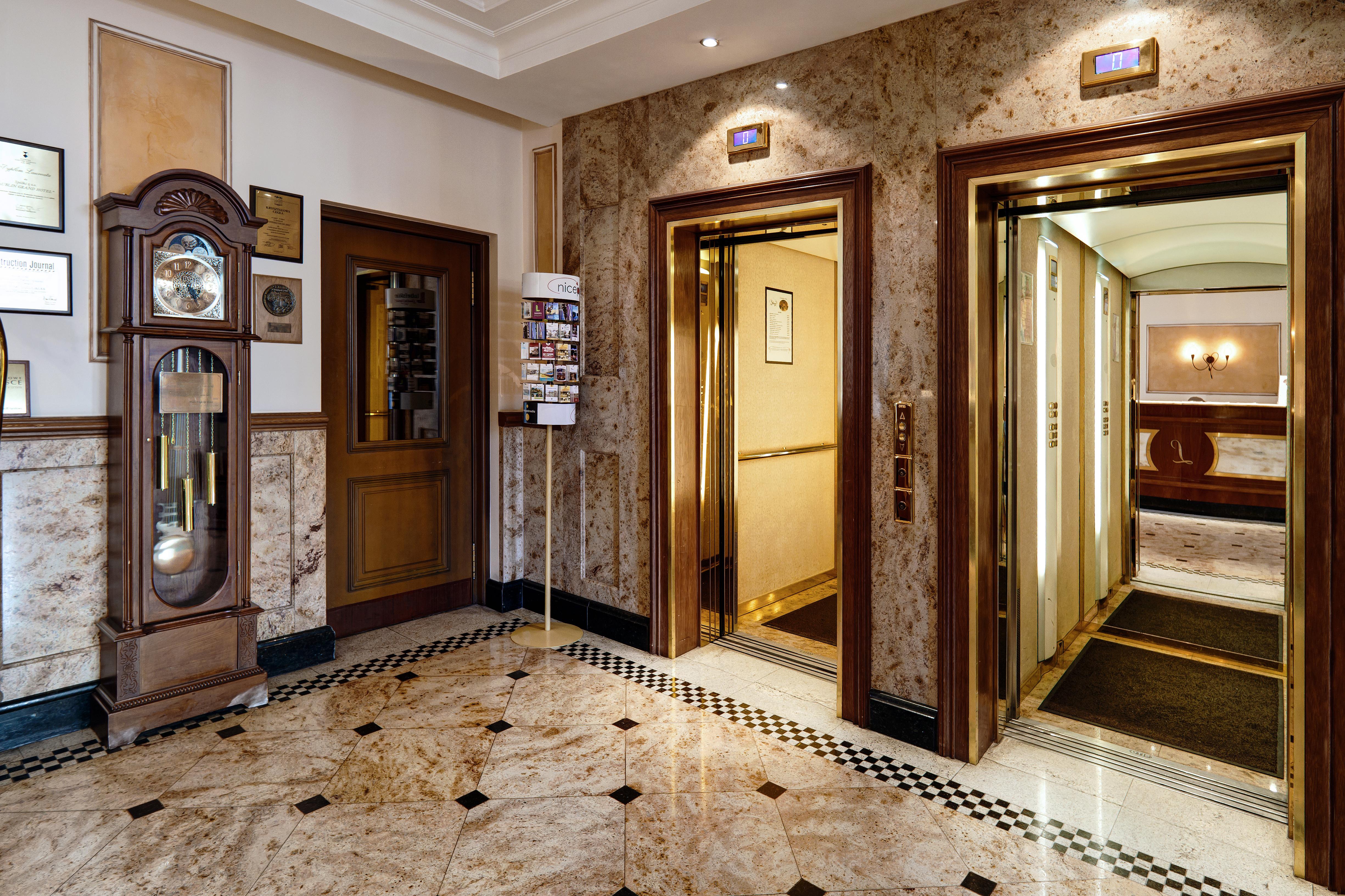 Ibb Hotel Grand Hotel Люблин Интериор снимка